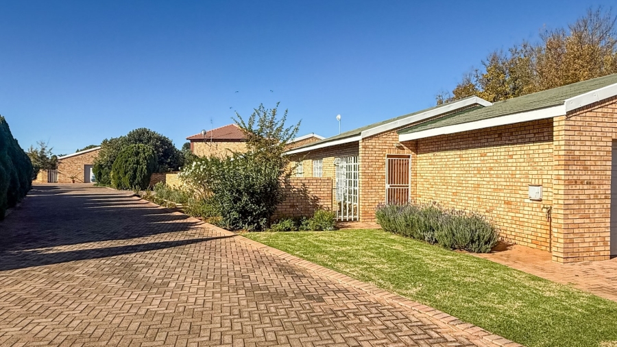 2 Bedroom Property for Sale in Flamwood North West